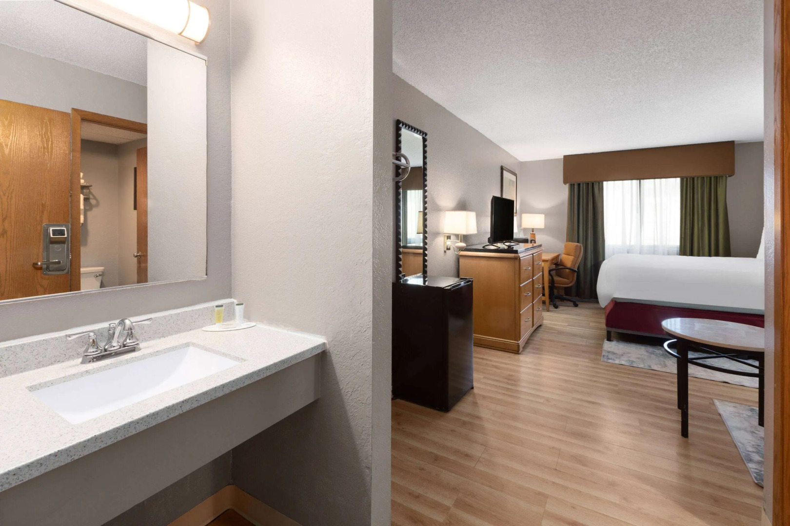 Travelodge by Wyndham Redwood Falls