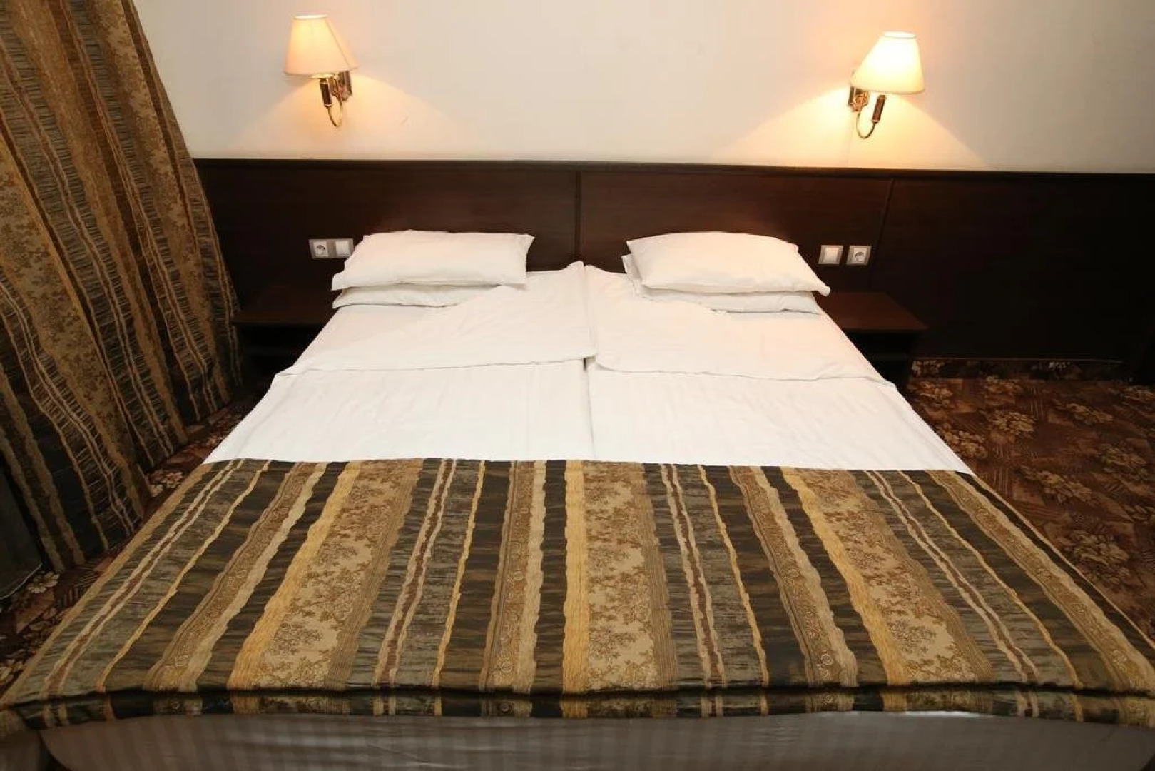 Hotel & Restaurant The House