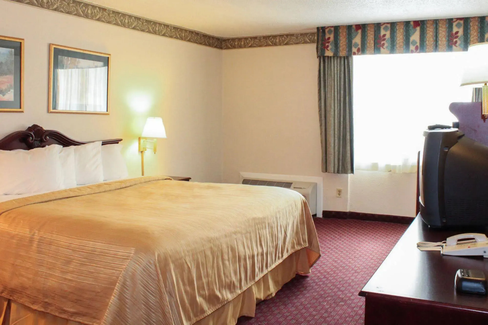 The Royal Inn & Suites