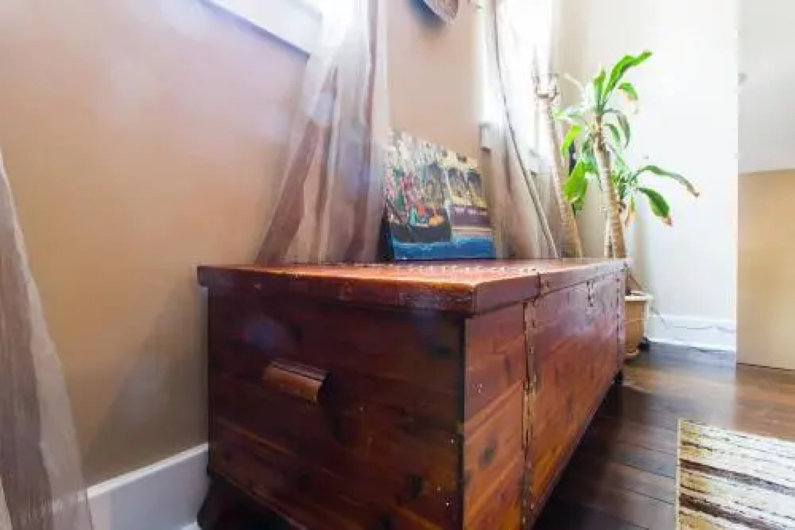 Gorgeous! Parking! Park Front!