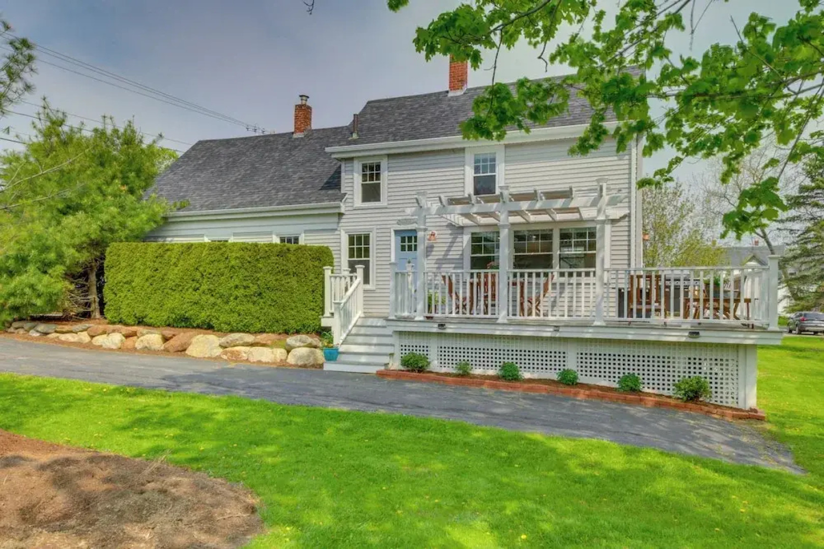 Rockland Home w/ Deck 5 Mins to Historic Downtown!