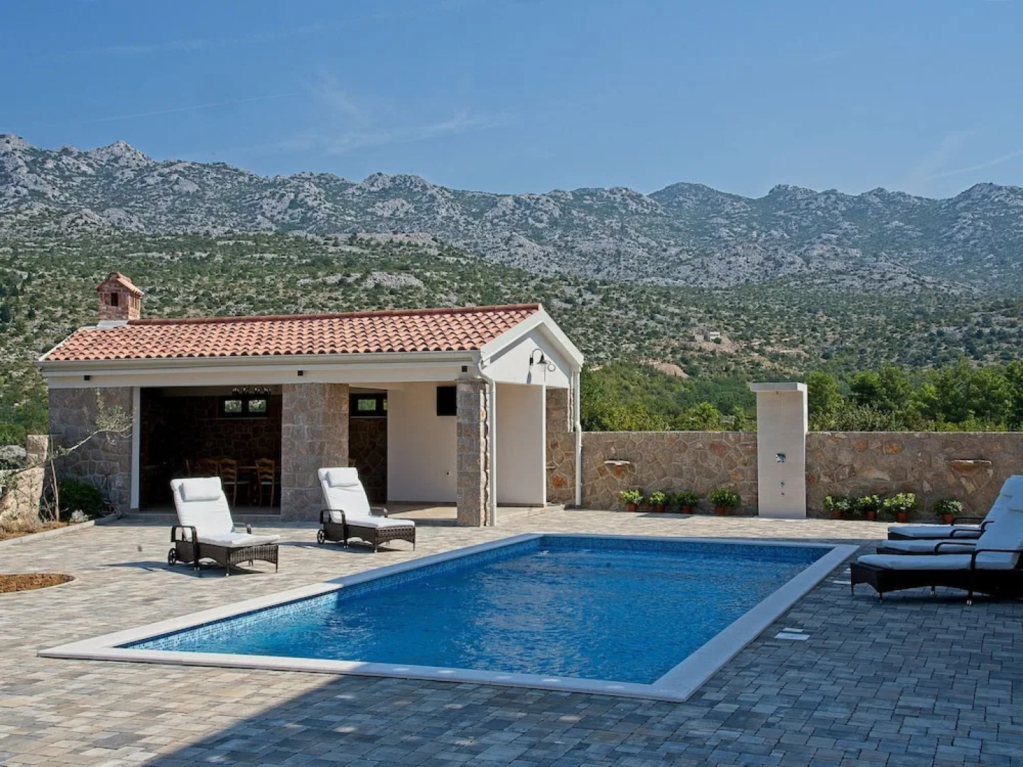 Luxurious Villa with Private Swimming Pool, Hot Tub, Sauna, Lovely Taverne