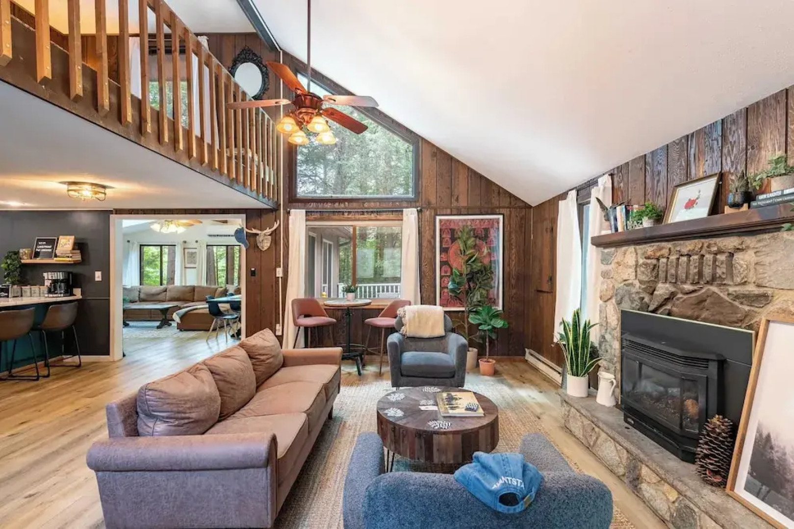 Lakeshore Oasis by Avantstay Private Beach, Views, Hot Tub, Volleyball