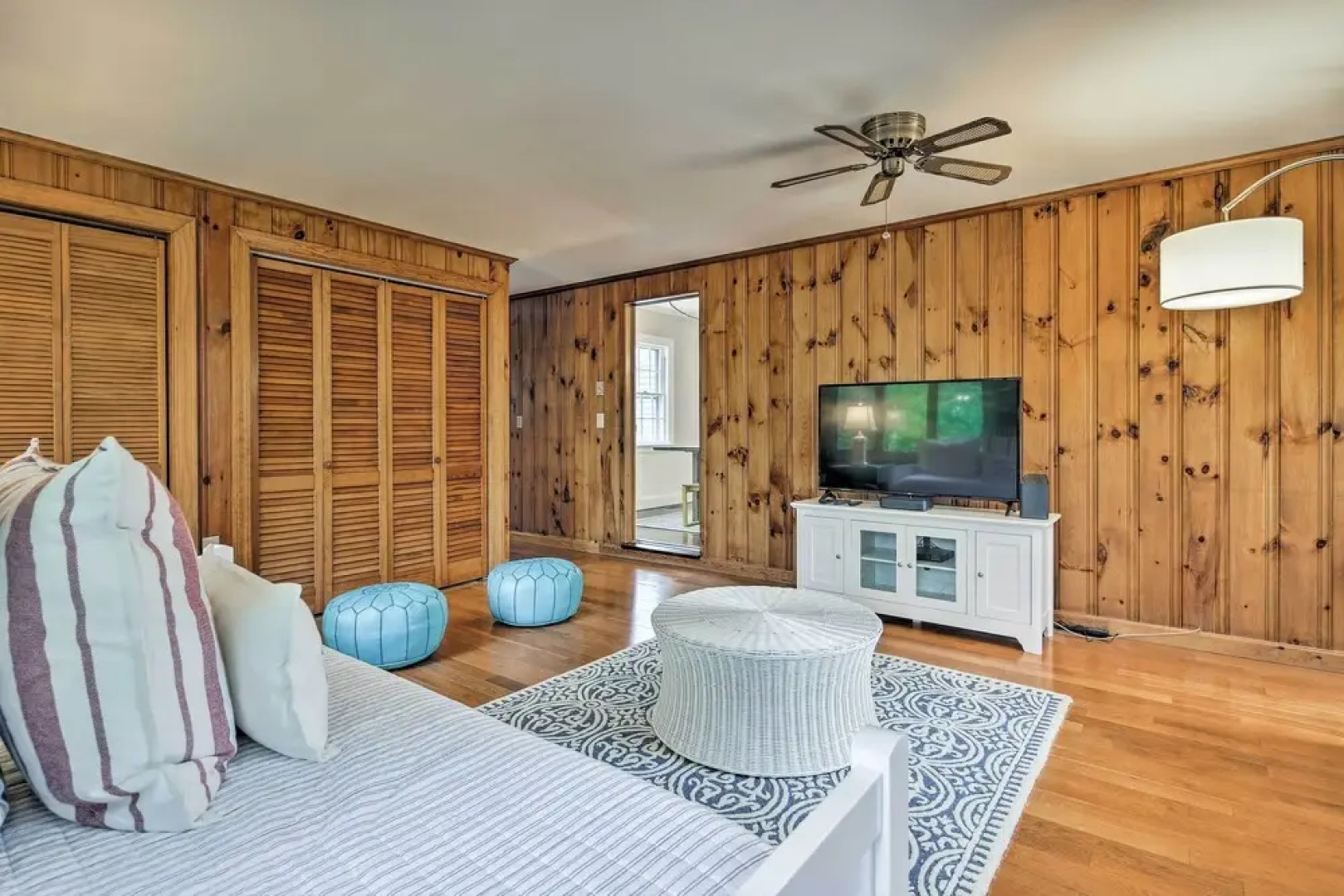 Spacious Getaway W/deck - Walk to Nantucket Sound!