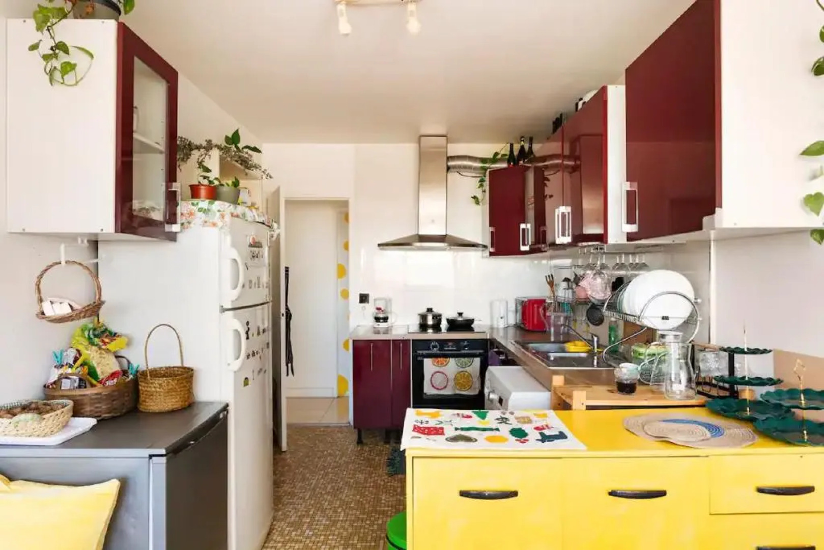 Une chambre chez moi,A guest room in my home,20mins to Paris