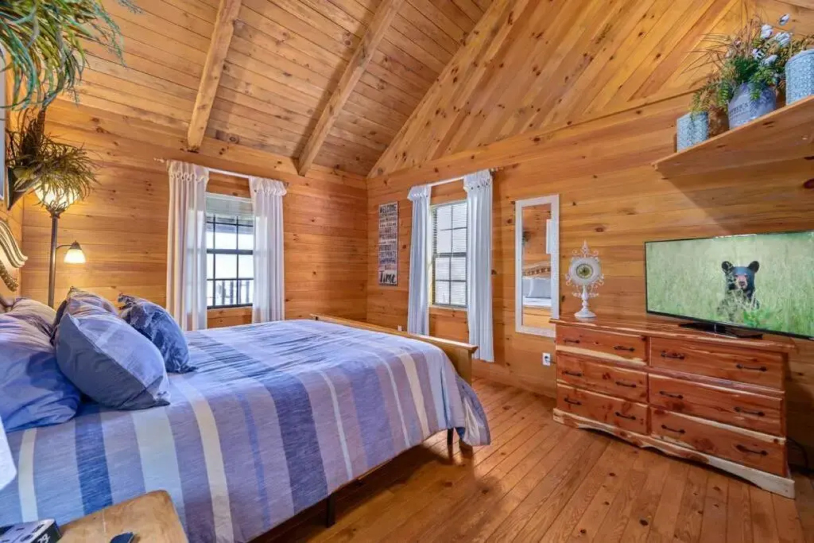 Beautiful View! Log cabin,Fireplace,Hot Tub,Arcade,Pool,Fishing