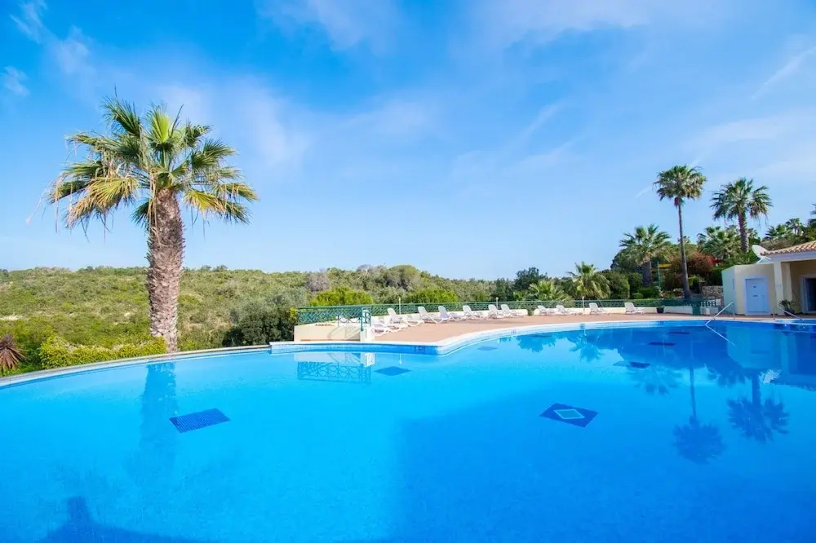 49 Presa da Moura Superbly 2 Bed Townhouse Clos