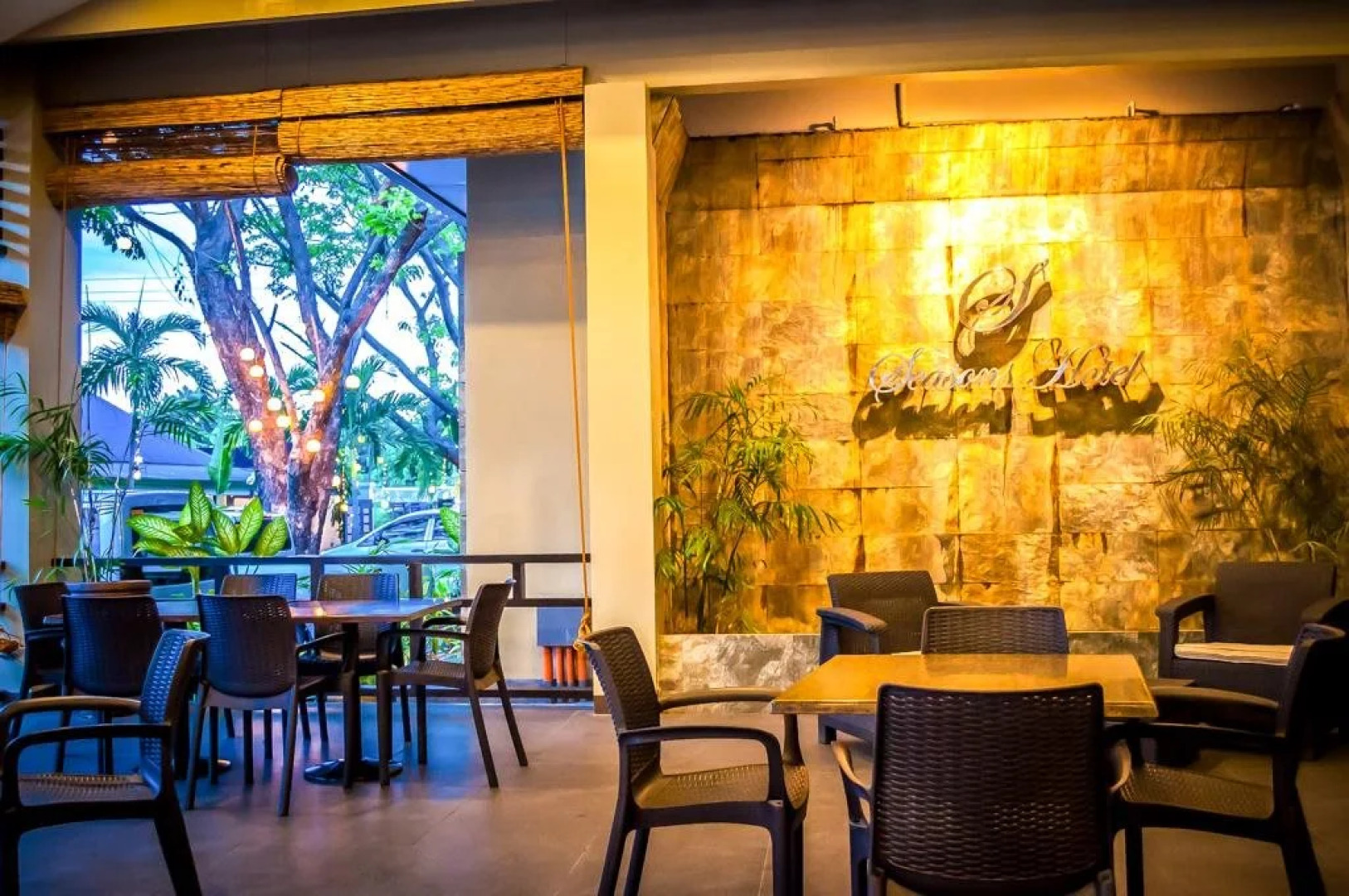 Seasons Hotel and Convention Center