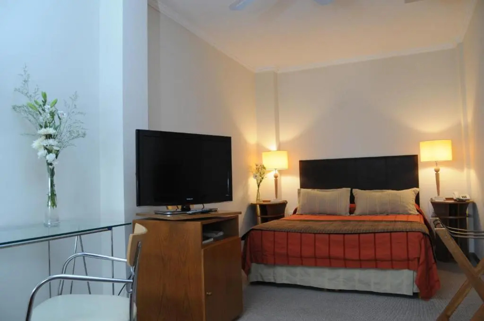 Parra Hotel & Suites