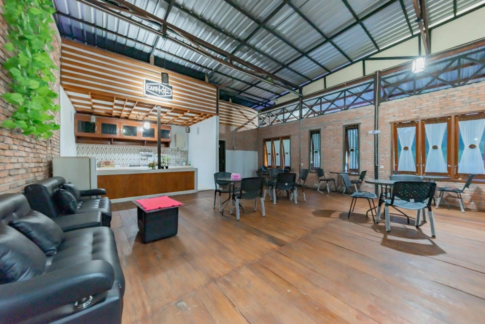 RedDoorz near GOR Parenggean