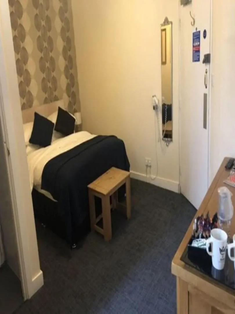 The Crown And Cushion