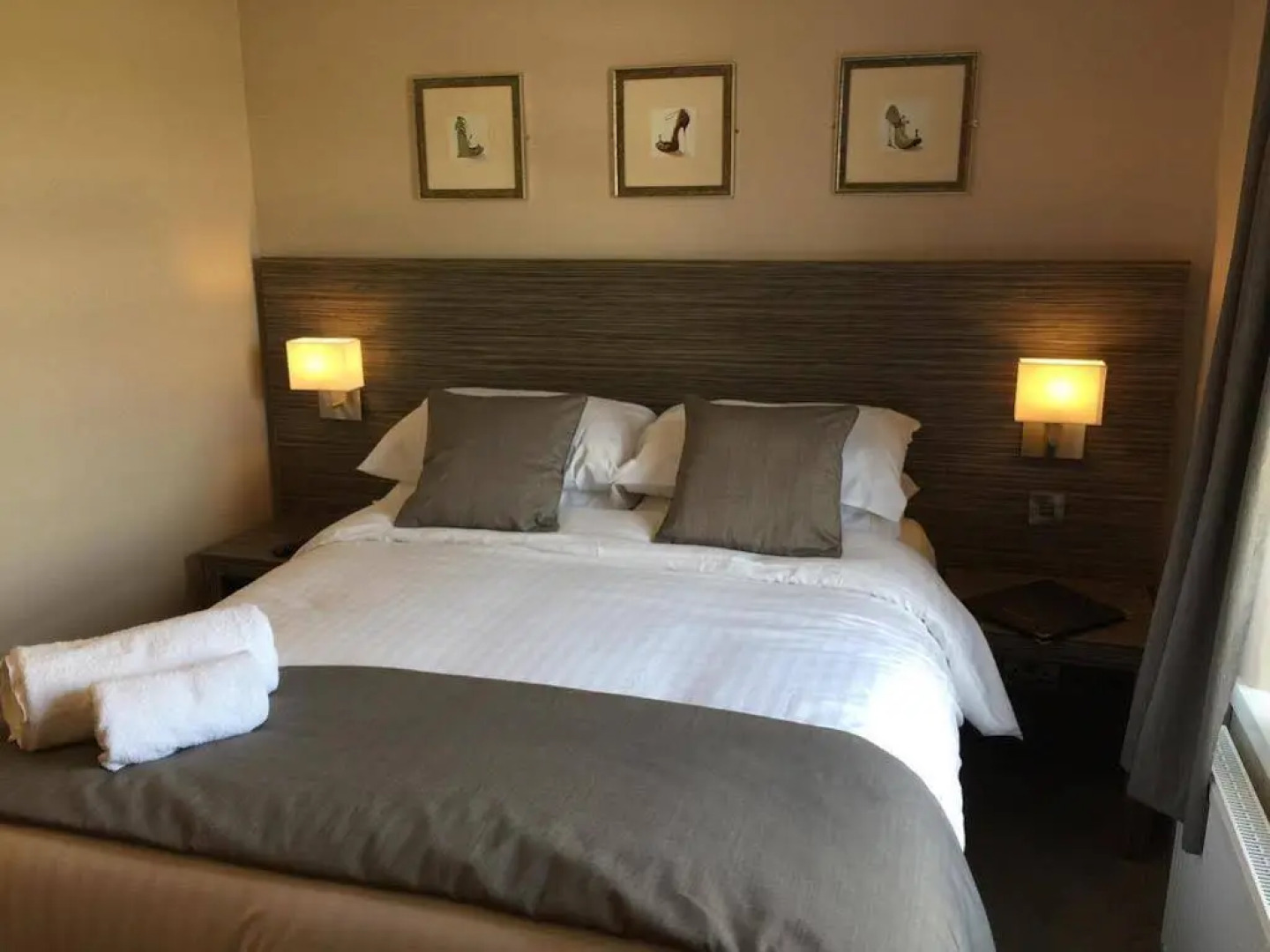 The Three Horseshoes