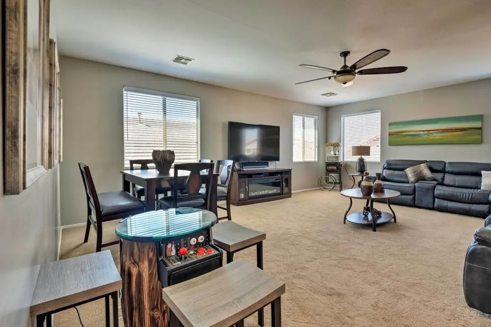 Near Westgate Entertainment District: Home w/ Pool