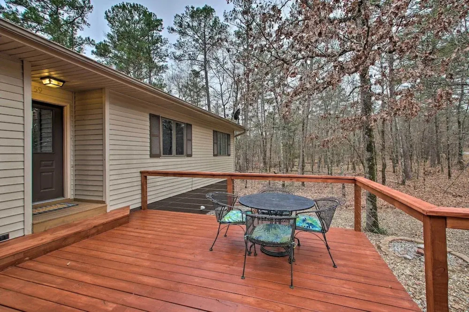 15 Mi to Hot Springs Nat'l Park: Home w/ Fire Pit!