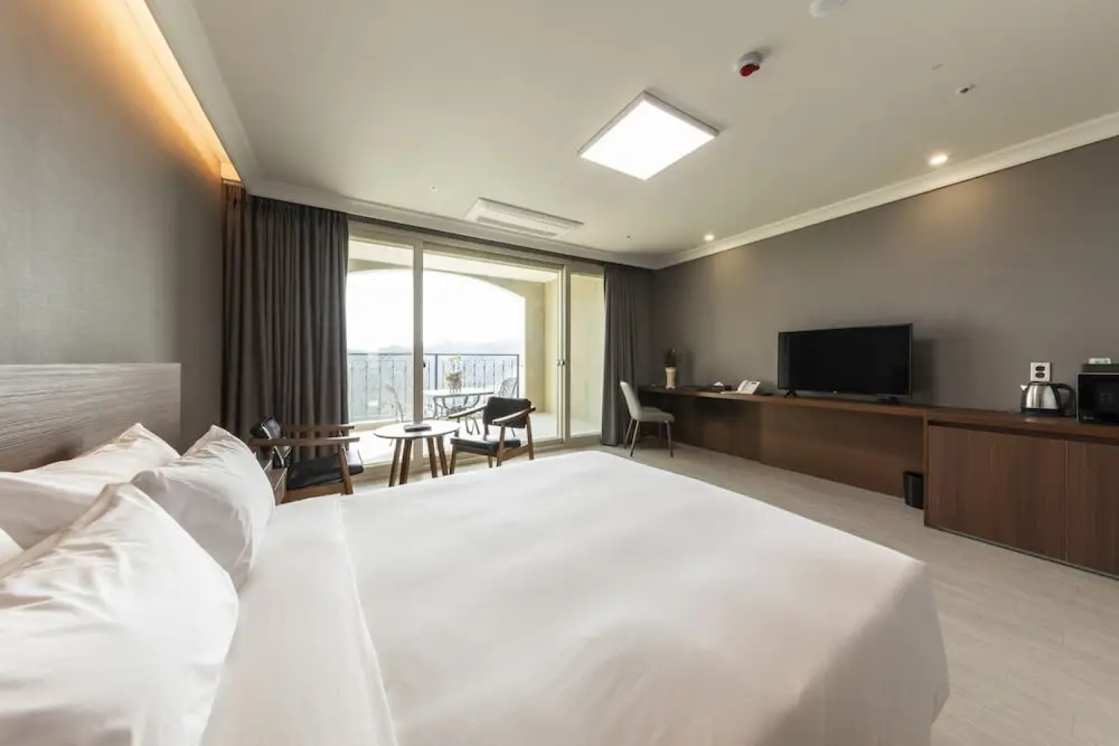 Baekhak Jayuro Resort