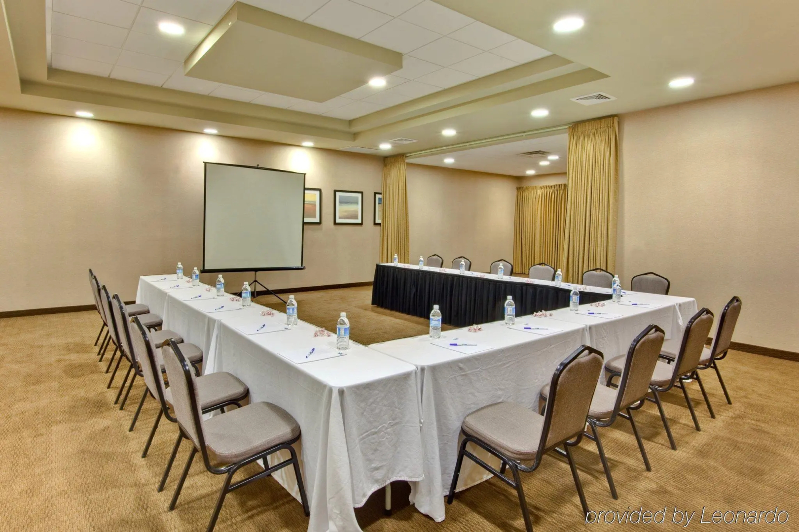 Holiday Inn Express & Suites Las Vegas SW - Spring Valley by IHG