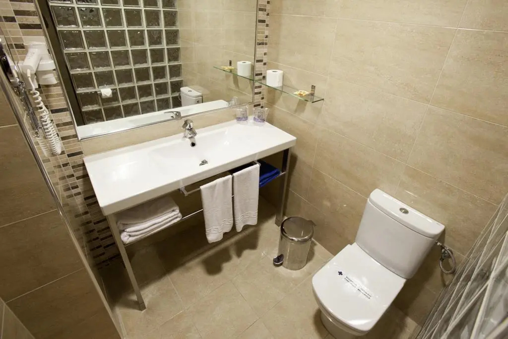 Отель Los Arcos