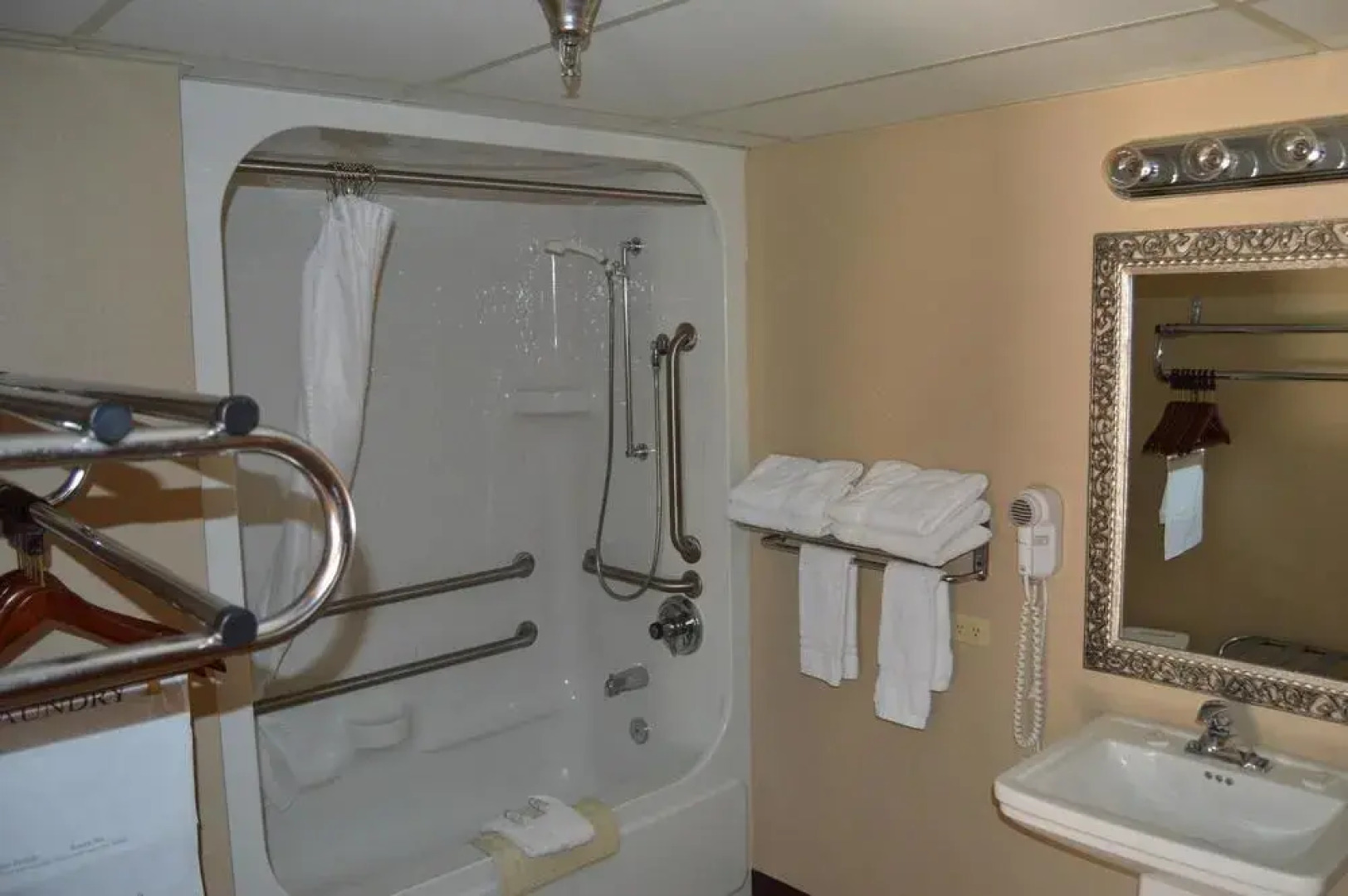 American Eagle Inn & Suites