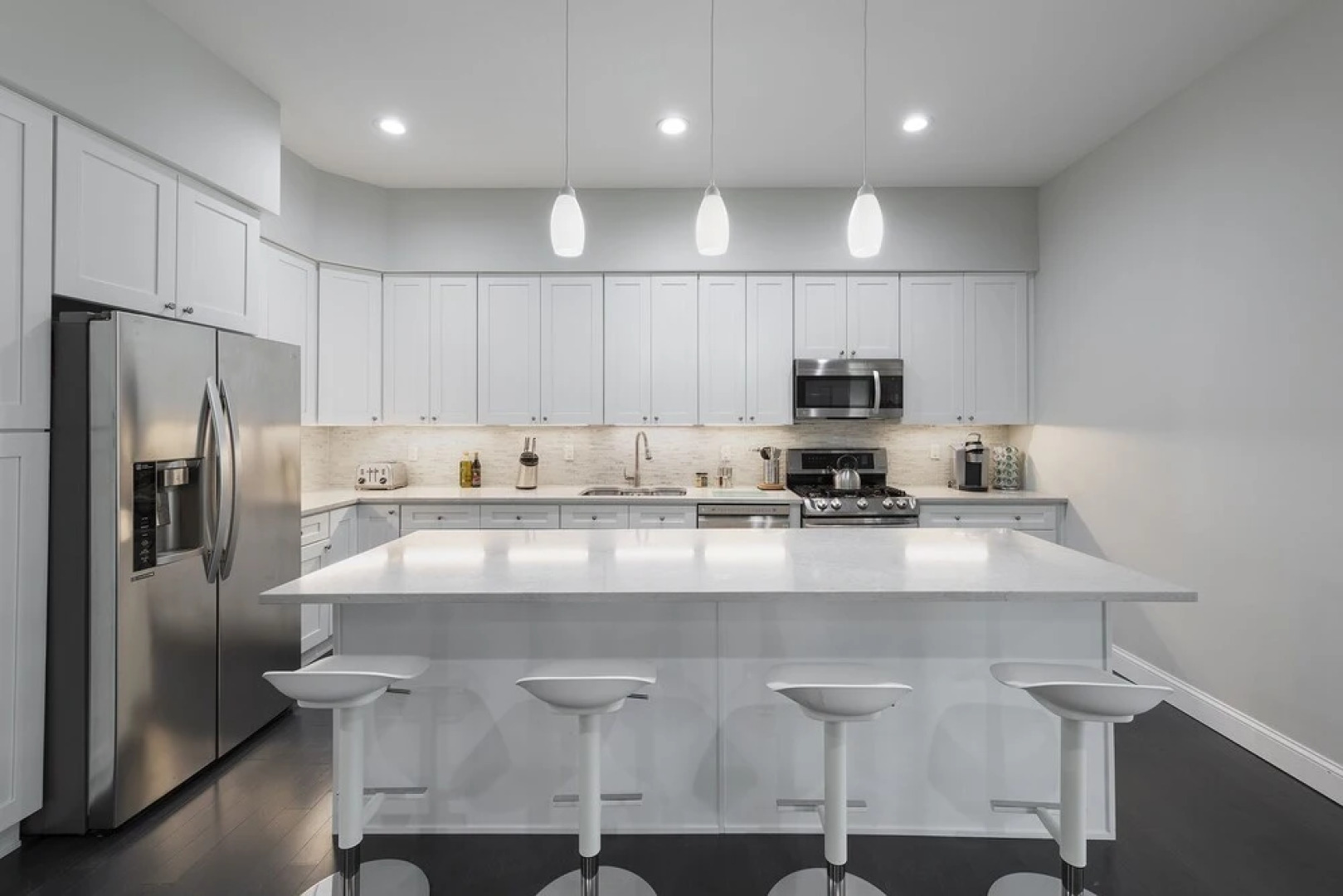 Large Stylish 3BR Loft on Cobblestone Ln Near NYC