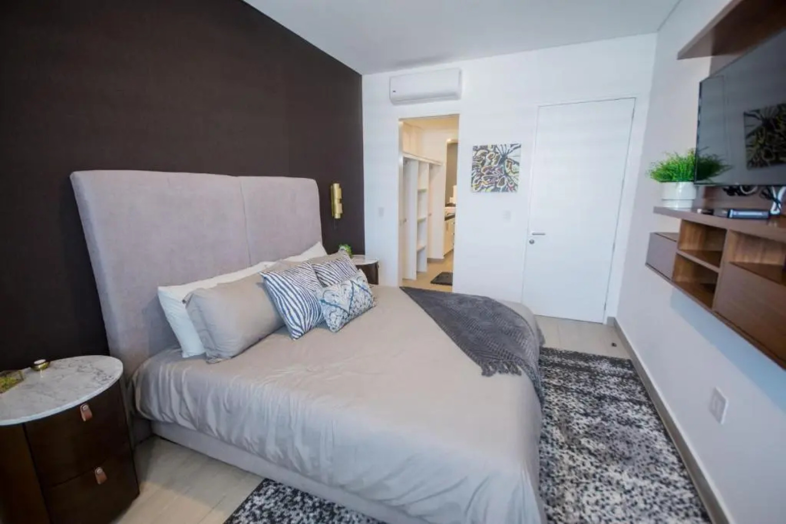 Real View Towers E208 by Casago