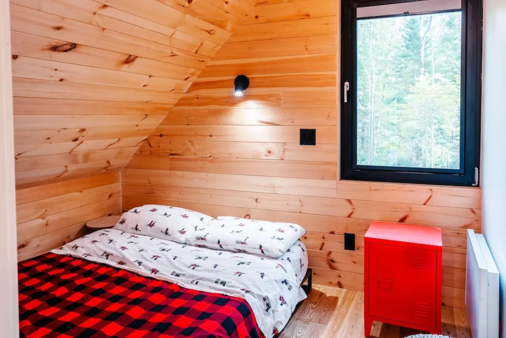 Bright Chalet With hot tub and Indoor Sauna