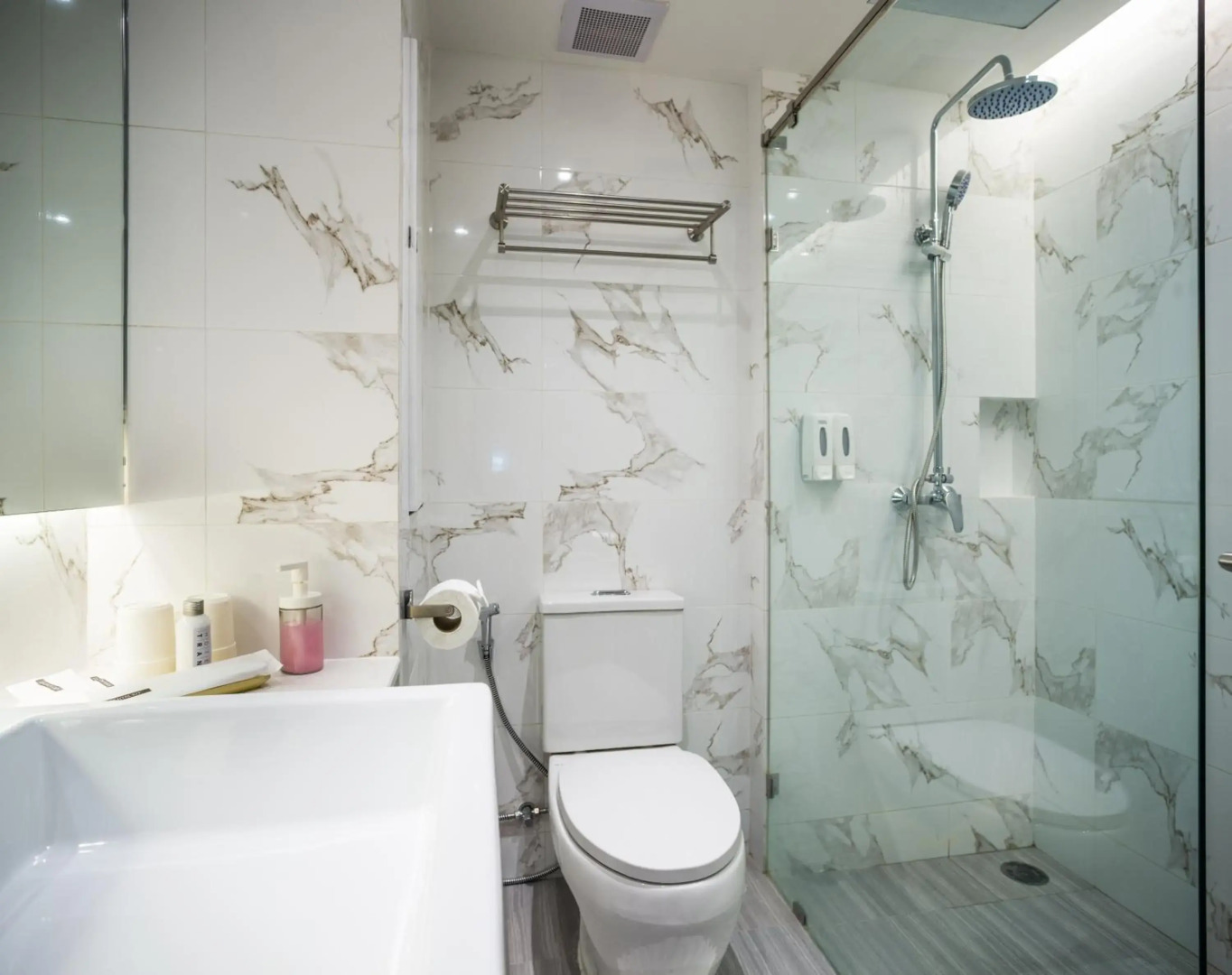 Civic Horizon Hotel & Residence