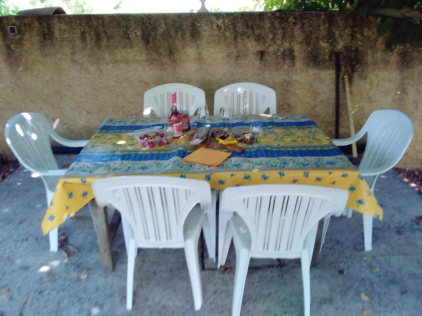 Villa de 2 chambres avec piscine privee jardin et wifi a Mormoiron