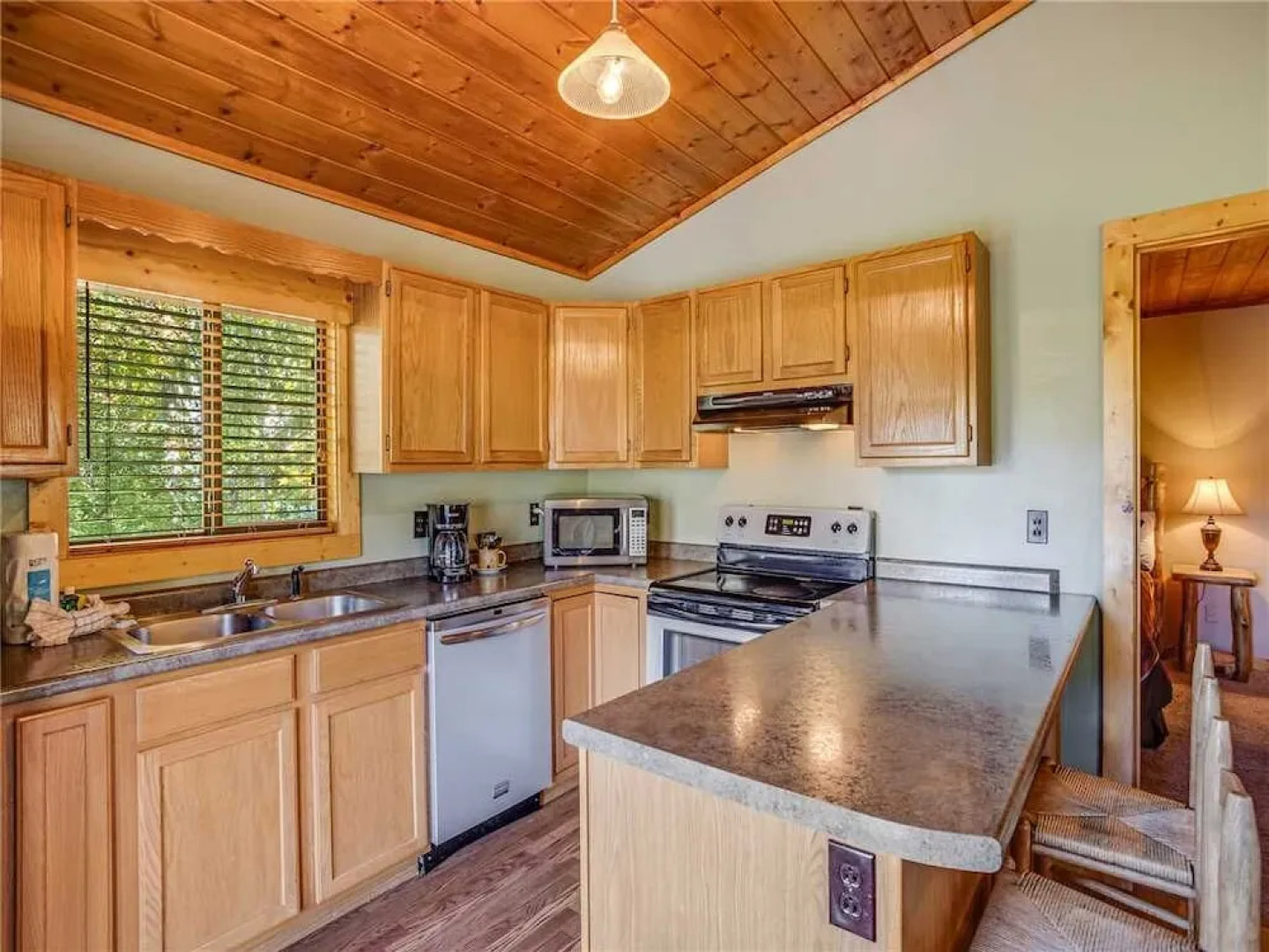 Naughty by Nature 1 Bedroom Home with Hot Tub