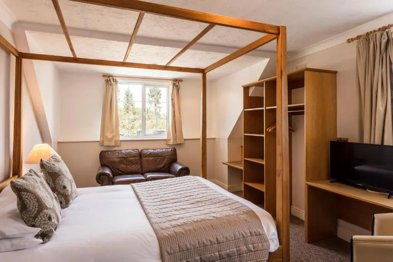 Roydon Marina Village Hotel