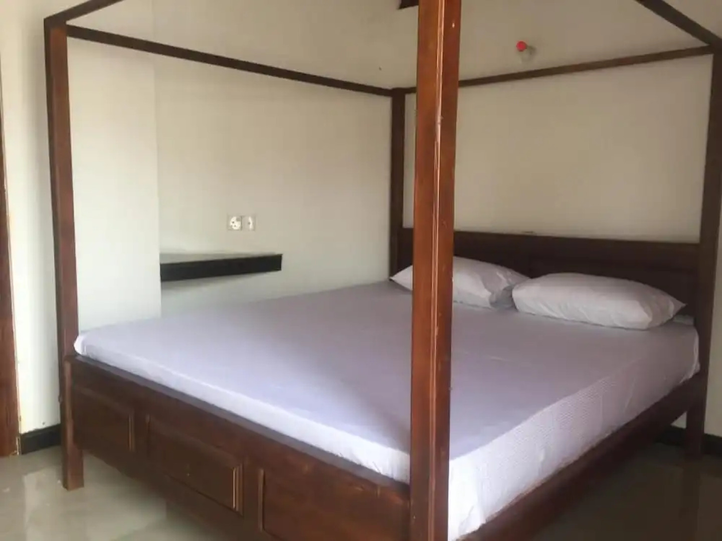 Mambo's Arugambay Hotel