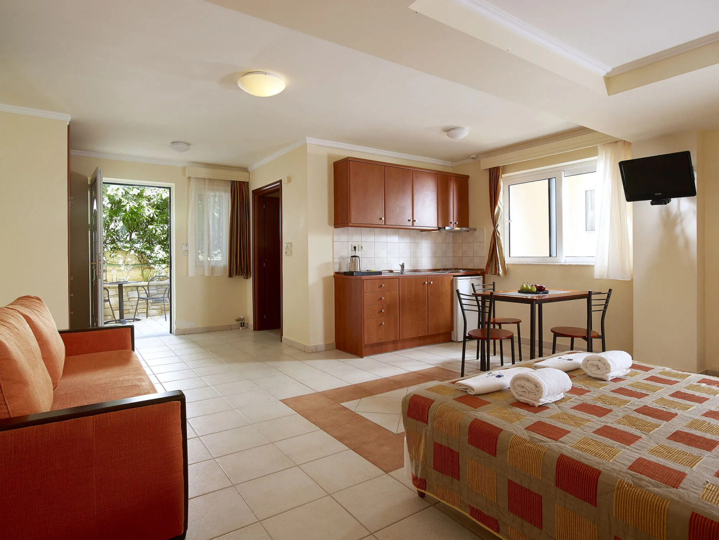 Avantis Suites Hotel