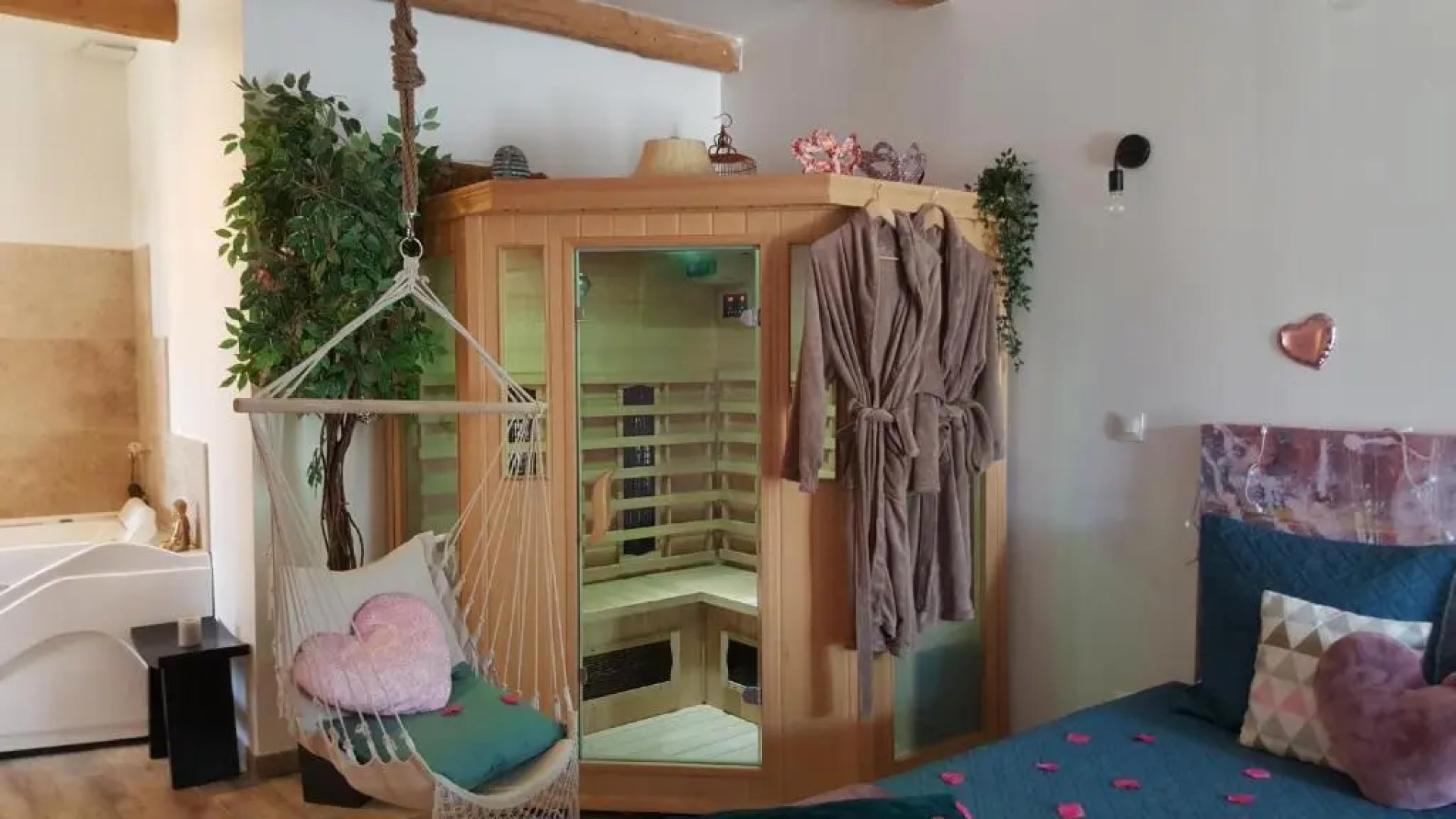 Le Mas Romantique avec Jacuzzi et Sauna privé