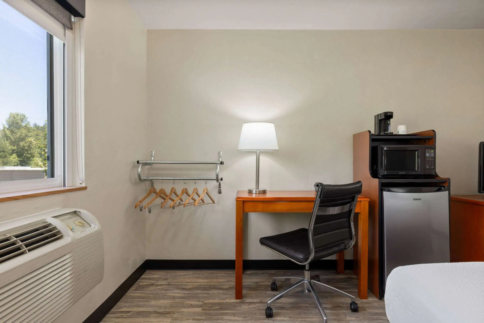 Super 8 by Wyndham Roseburg