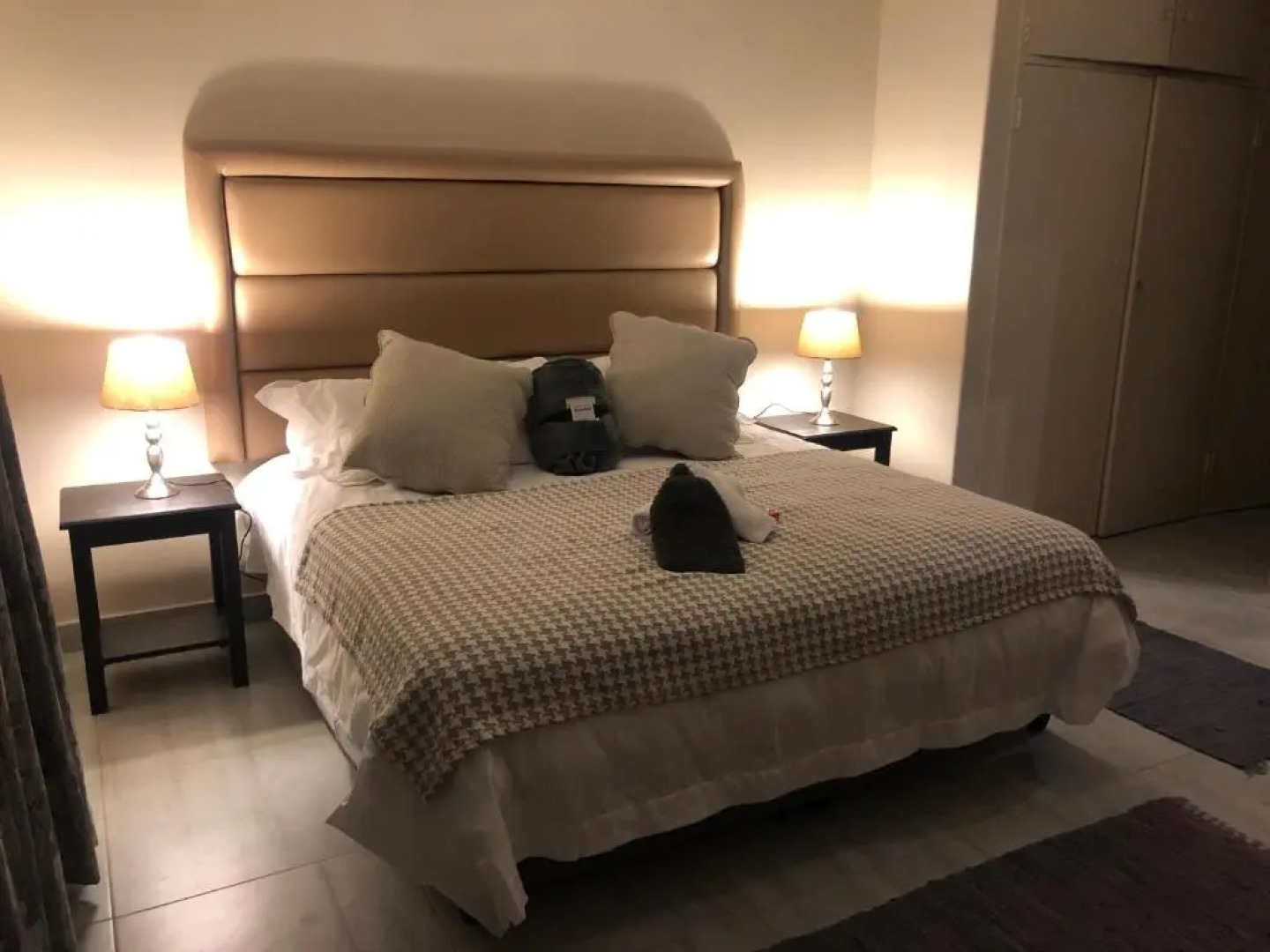 6 on Acacia & 8 on Acacia Guesthouse