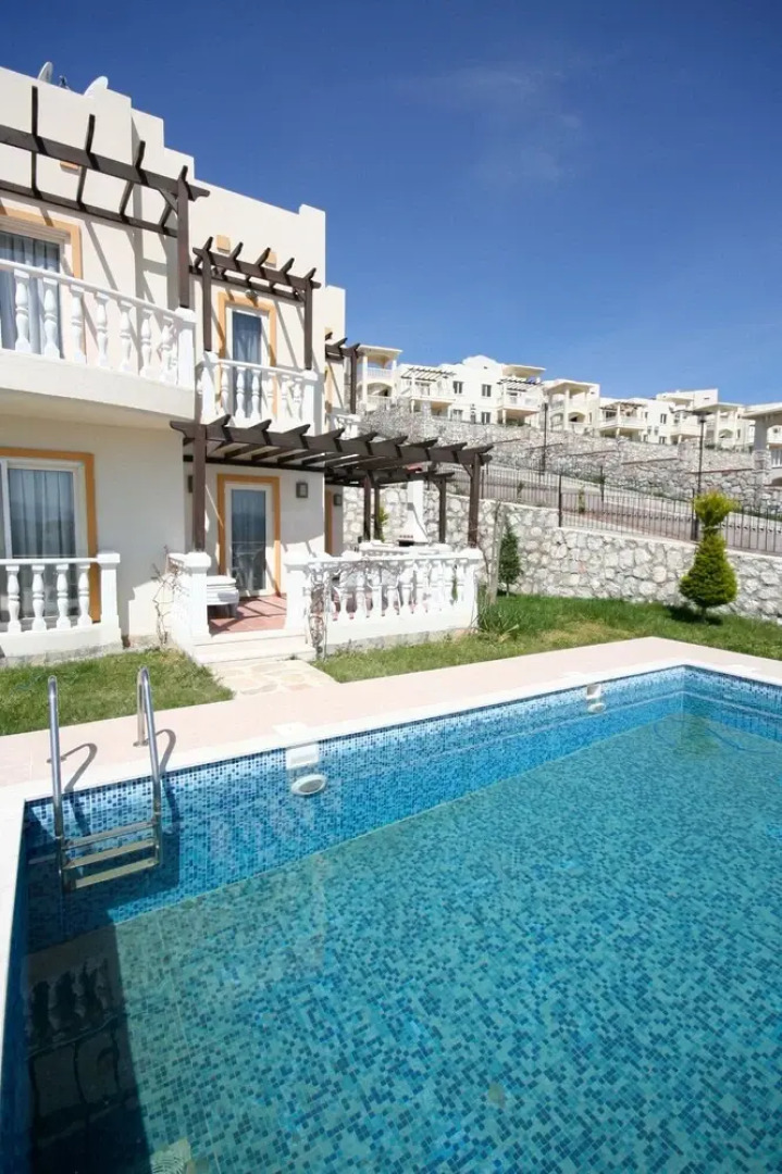 Important Group Turqouise Villa Katrina