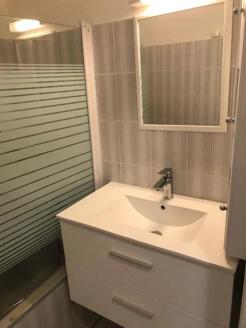 Joli T2 Les Pieds Dans L’Eau , Piscine Tennis....