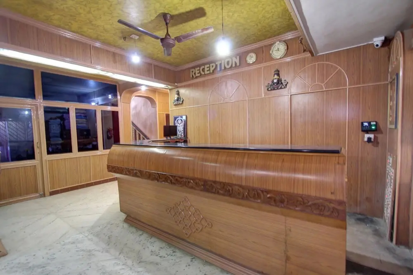 OYO Flagship 31125 Hotel Viknesh