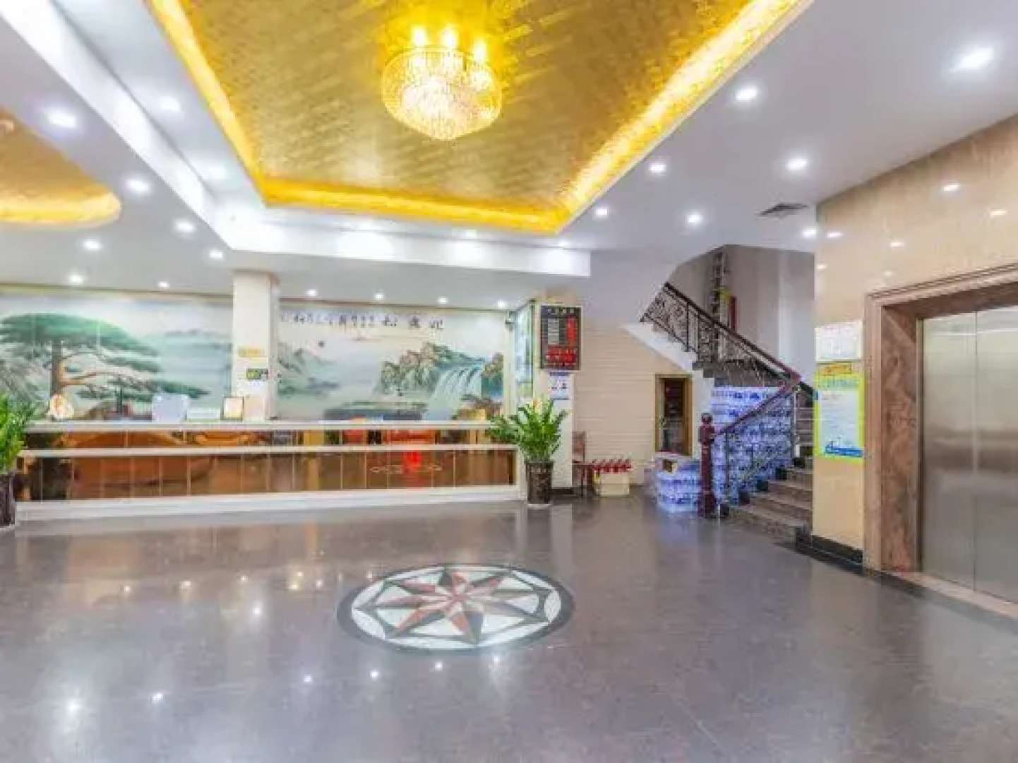 Guangfei Chain Hotel (Yangchun Municipal Government Yueyun Automobile Store)