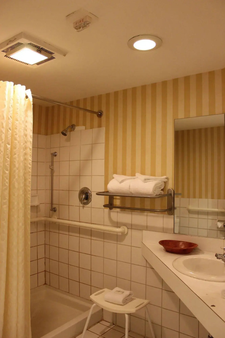 Cortina Inn & Resort