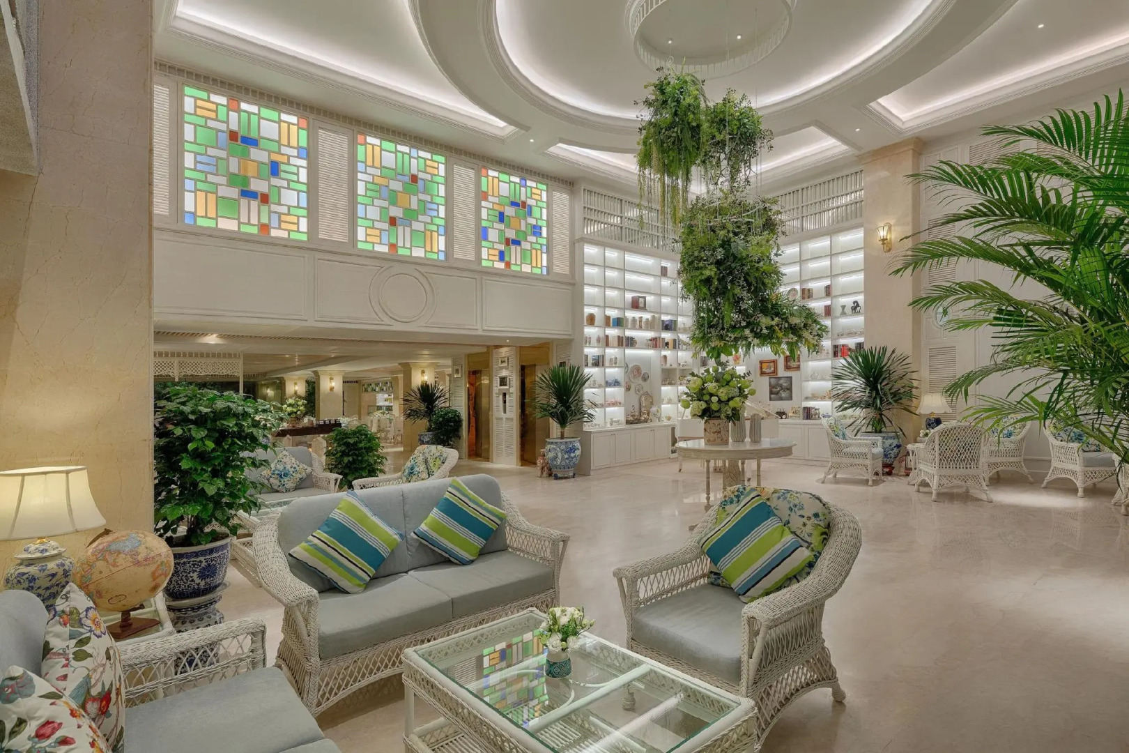 Au Lac Charner Hotel