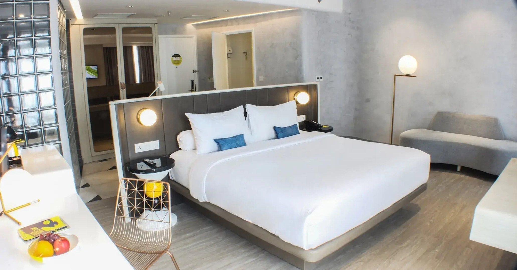 YELLO Hotel Harmoni Jakarta