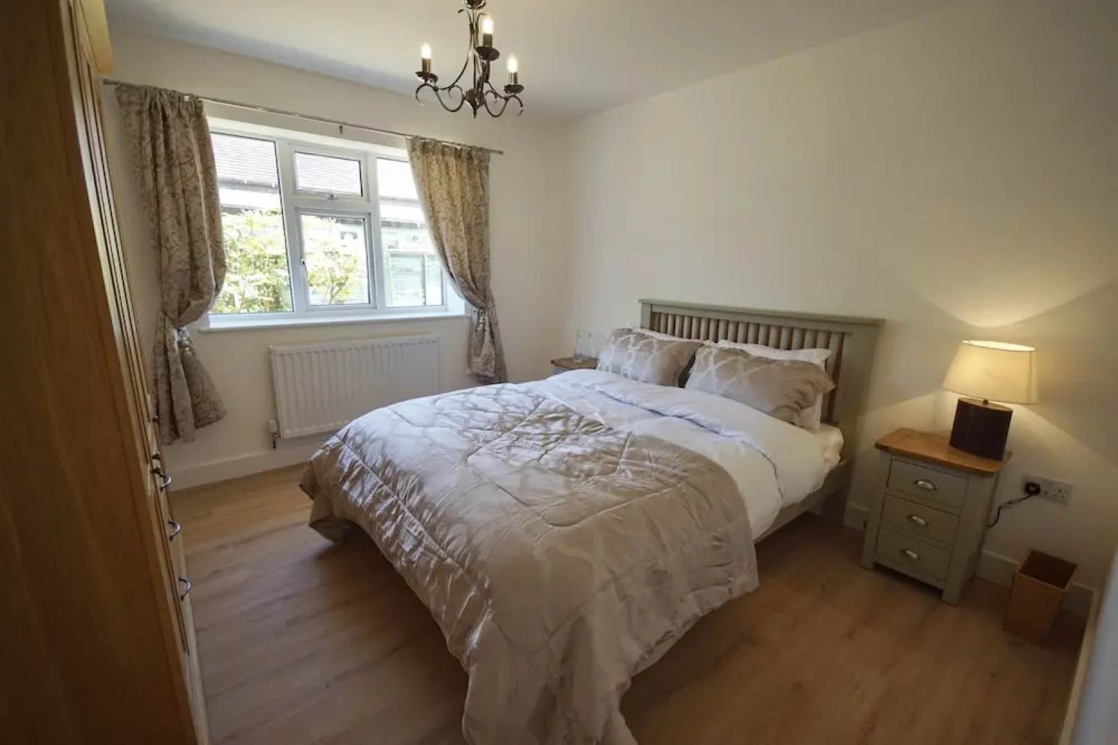 Vale View - Sleeps 6 - Pets Ok - Garden - Parking
