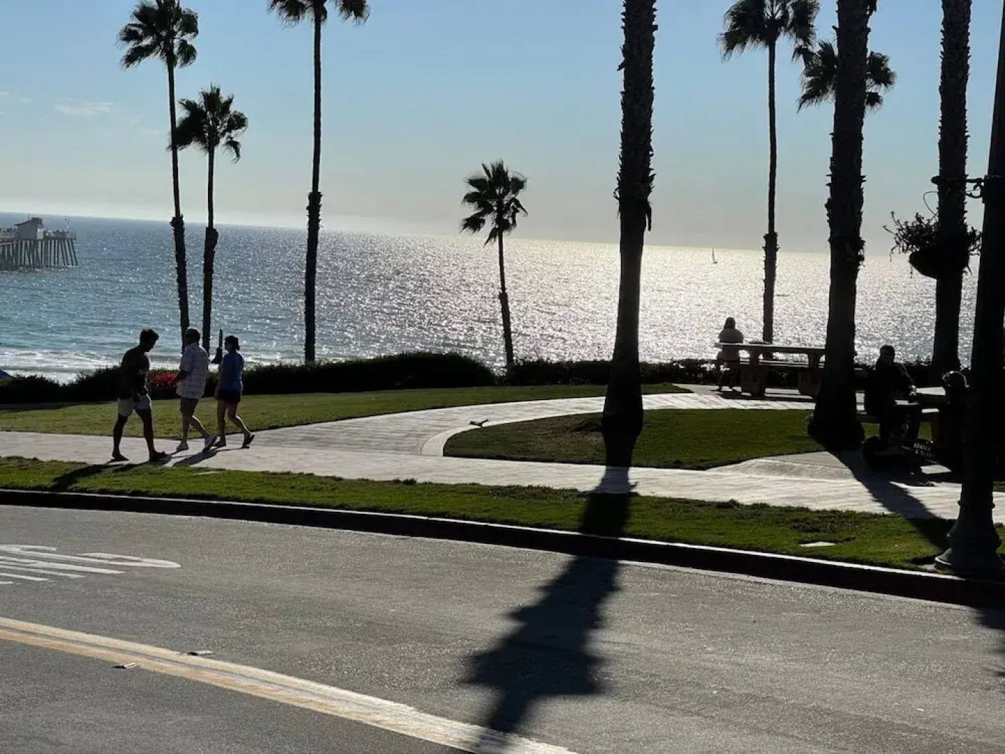 Walk to Beach - King Apt In 1 Area - AB