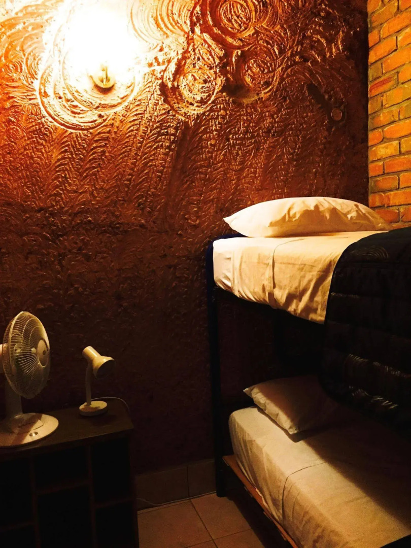 The Lookout Cave Underground Motel