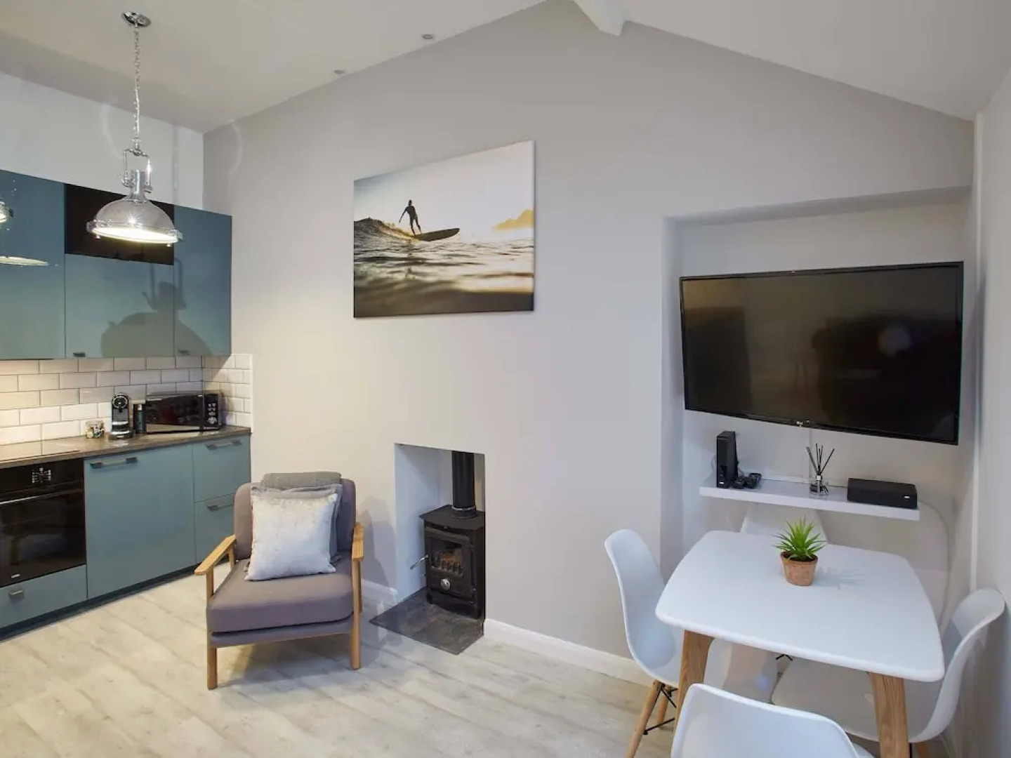 The Surfer's Loft Apartment