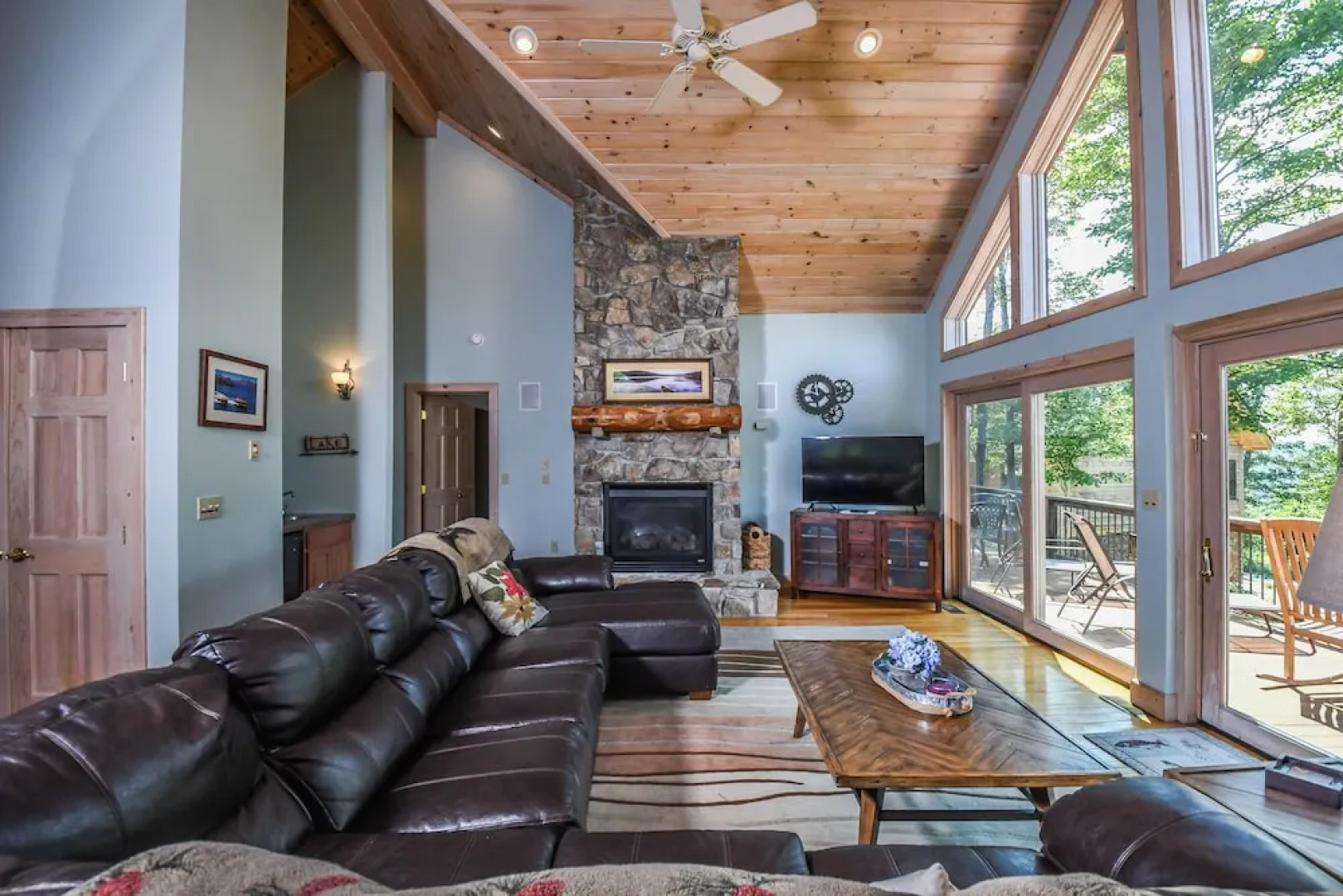 Glass Mountain Lodge 5 Bedroom House