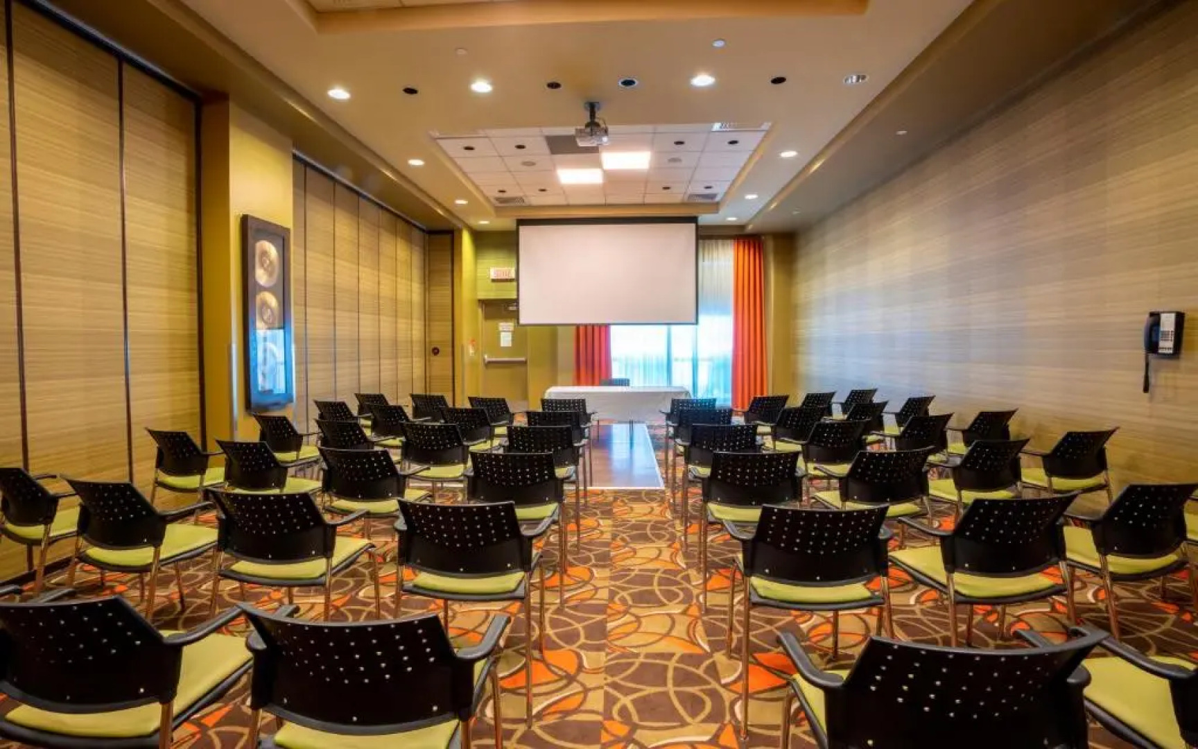 Hôtel Must –  Aéroport de Québec par JARO