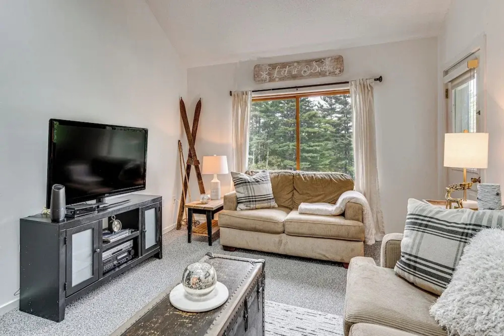 Bartlett Condo: 1 Mi to Attitash Mountain Resort!