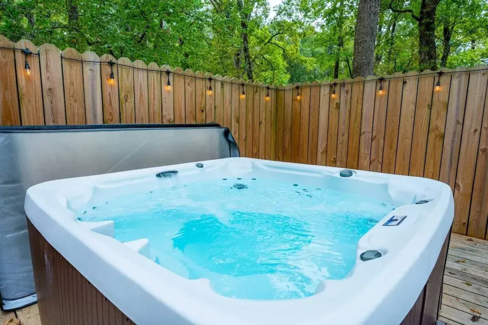 Sugar Hill Newly Remodeled includes Fully Supplied Kitchen and Hot Tub by RedAwning