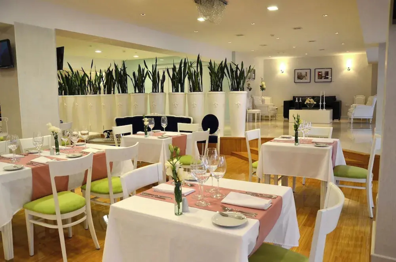 Le Parc Hotel & Suites